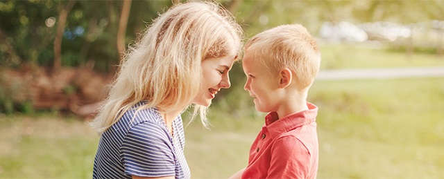 宝宝老是不停的晃脑袋是怎么回事?儿科医生告诉你真实原因