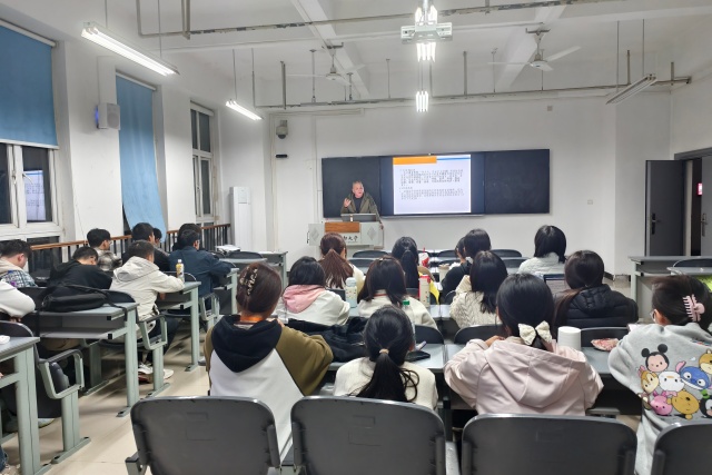 我院王成主任走进成都大学开展科普讲座.jpg 我院王成主任走进成都大学开展科普讲座.jpg