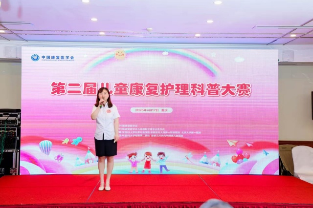 宋玥老师正进行《自闭症孩子的语言游戏》分享.jpg
