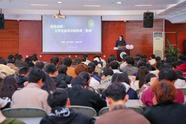 01讲座现场.jpg