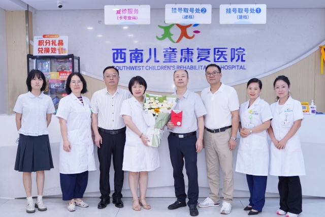 高新医学会领导莅临我院开展医师节走访慰问活动