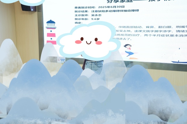 小鱼(化名)妈妈正在分享.jpg 小鱼(化名)妈妈正在分享.jpg