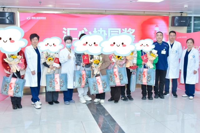以她为光·点亮成长——西南儿童康复医院圆满举办三八节爱心家庭表彰会暨全周期身高管理公益分享活动